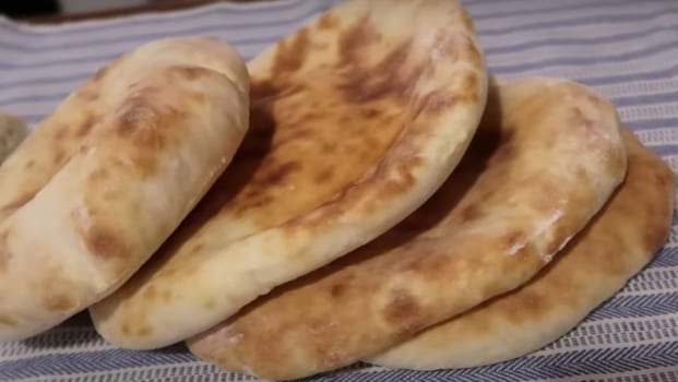 How to make an authentic Israeli pita bread recipe at home
